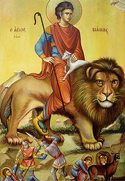Святой Мамант с овечкой в руках едет верхом на льве